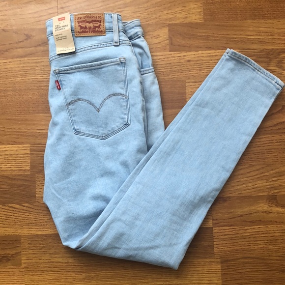 Levi's Denim - High Rise Levis NWT